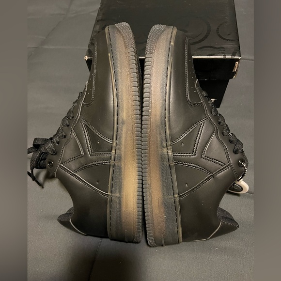 YUMS black shoe. BNIB - Picture 2 of 6